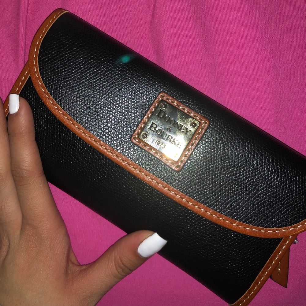 Dooney & bourke wallet